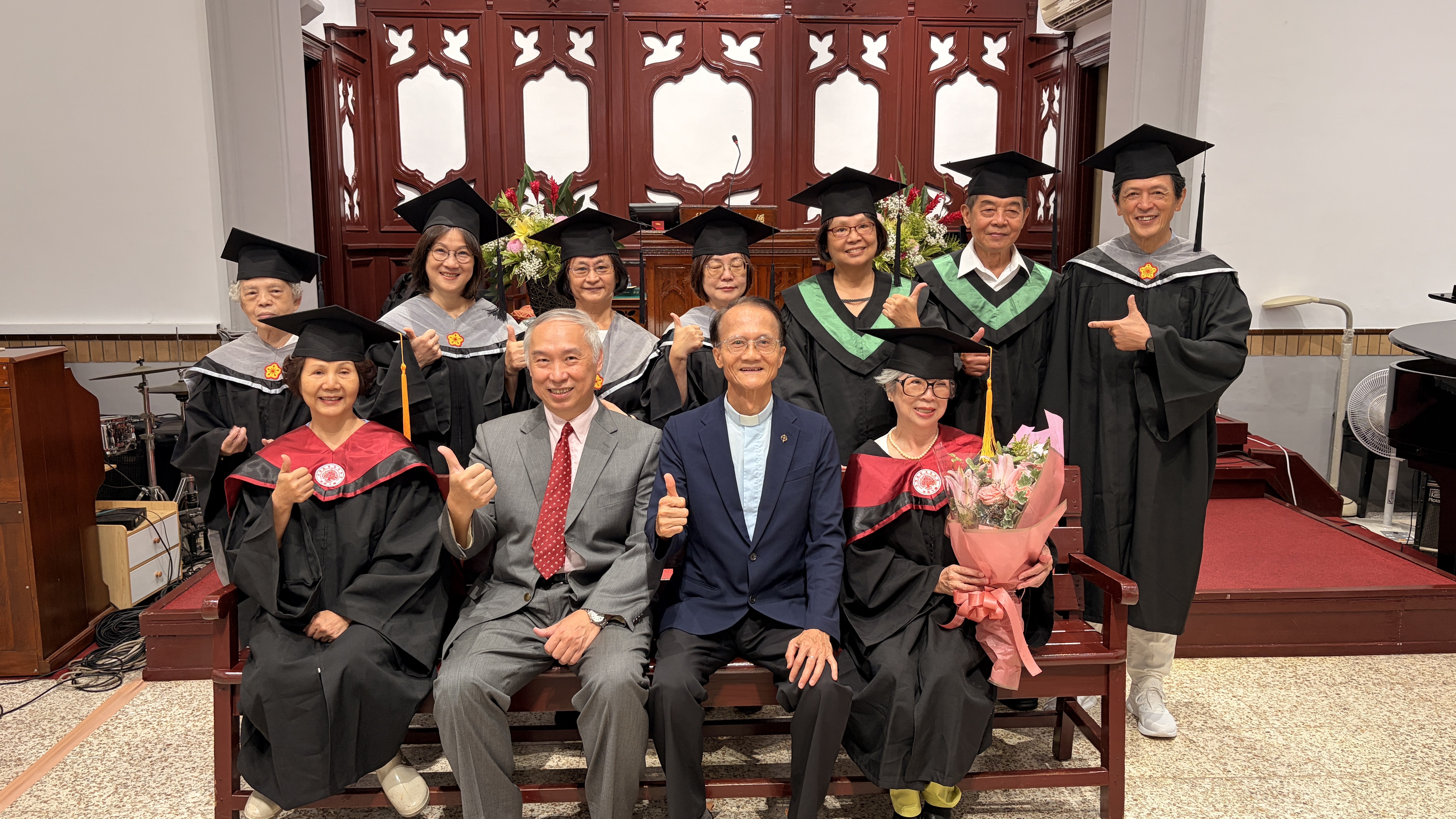 松年大學2026年畢業生合影